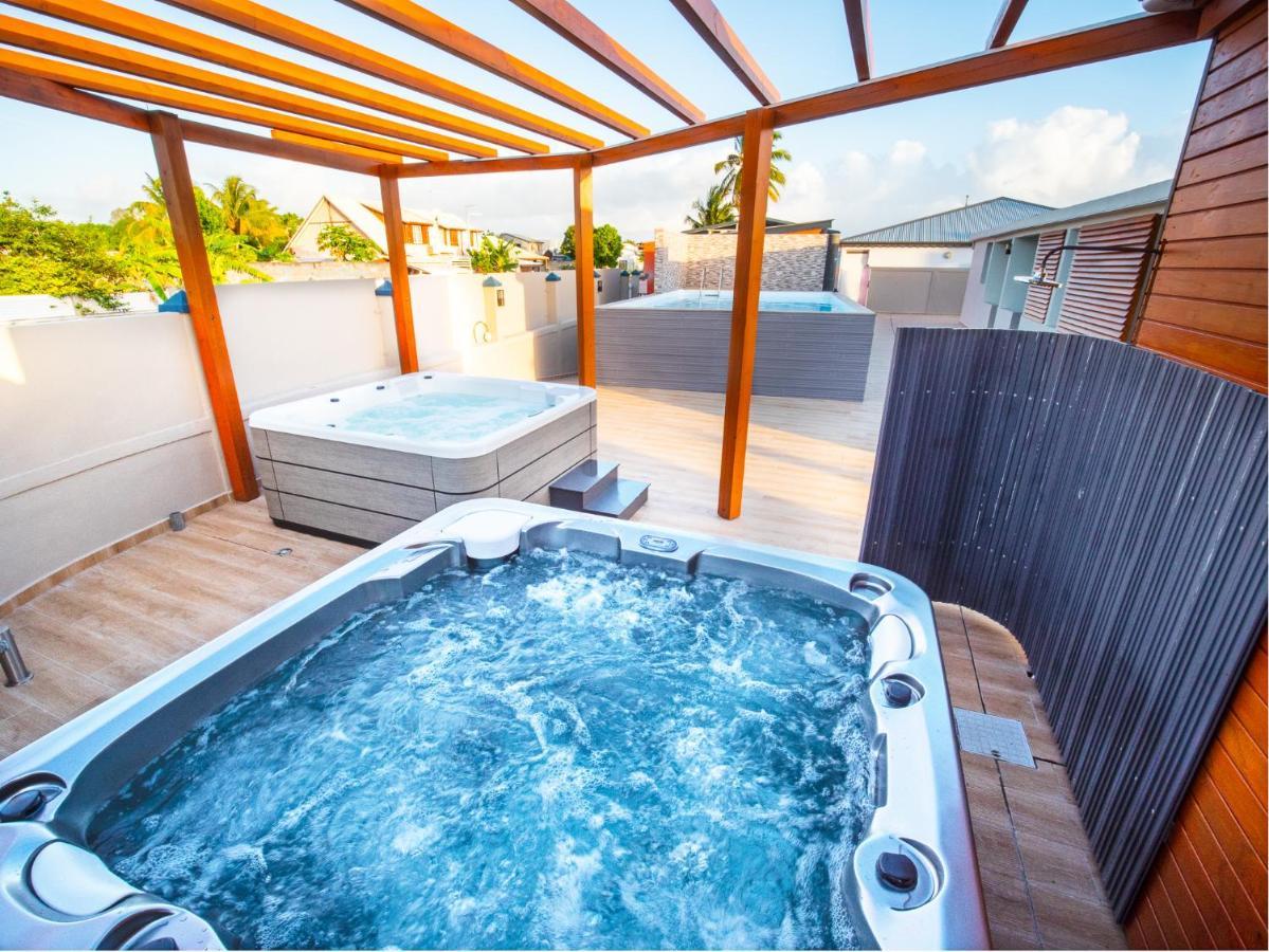 Evasion En Plein Coeur De La Ville T2 Jacuzzis Sauna Et Piscine Au Centre De Порт Луис Екстериор снимка